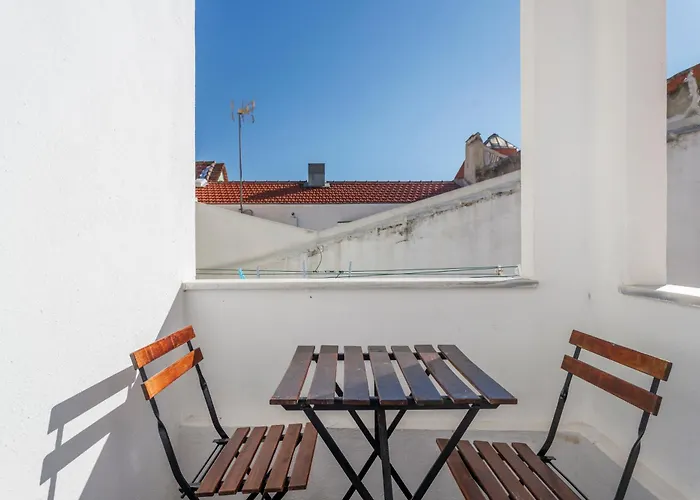 16 2 - Lisbon City Balcony